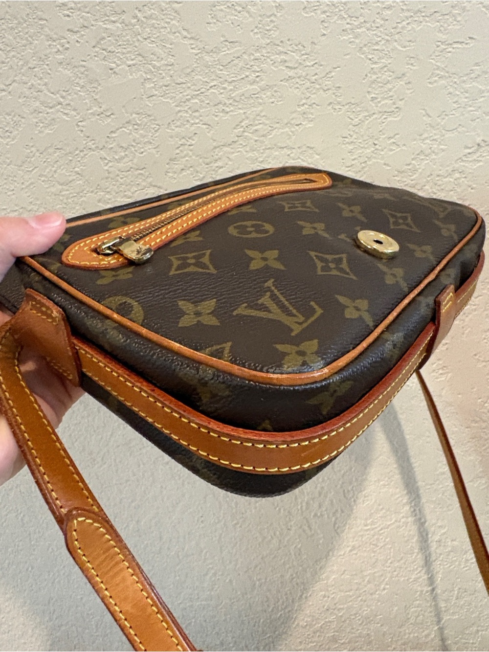 Louis Vuitton Monogram Saint
Germain 24 Crossbody Bag - Picture 3 of 14